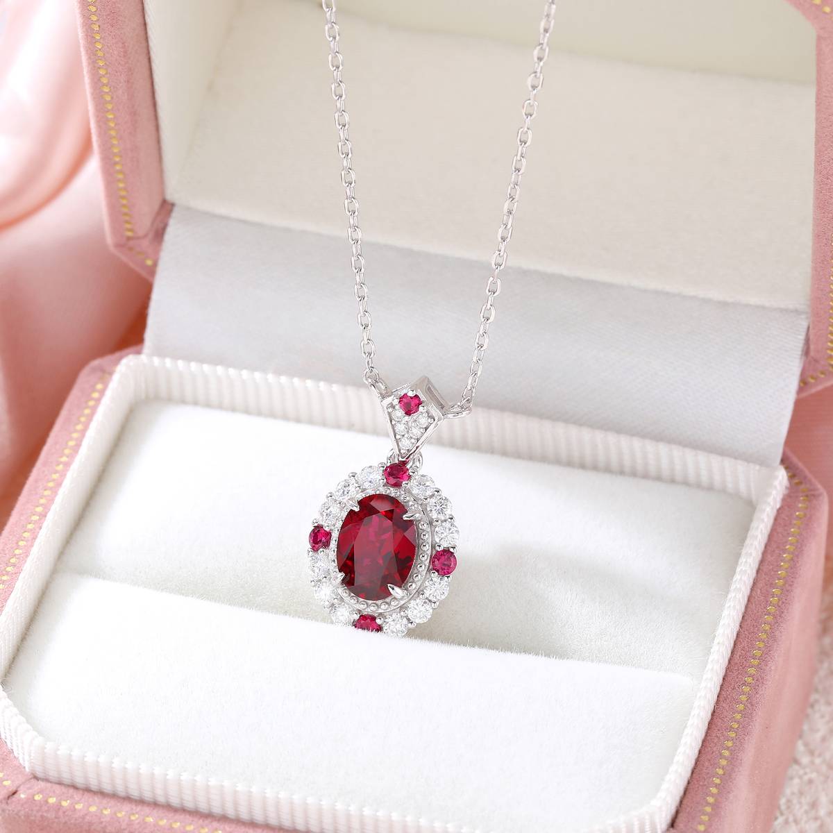 LCB7003银镀18K白金蛋形培育红宝宫廷风莫桑钻项链主石8*6mm/1.5ct